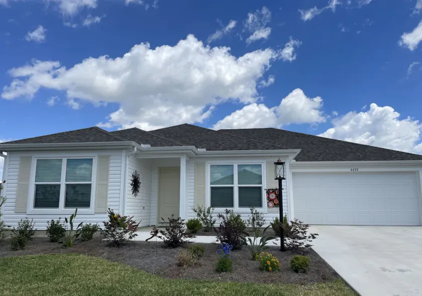 Charming 3/2 in village of DeLuna with golf cart. Inquire about Summer discount. - Image 1