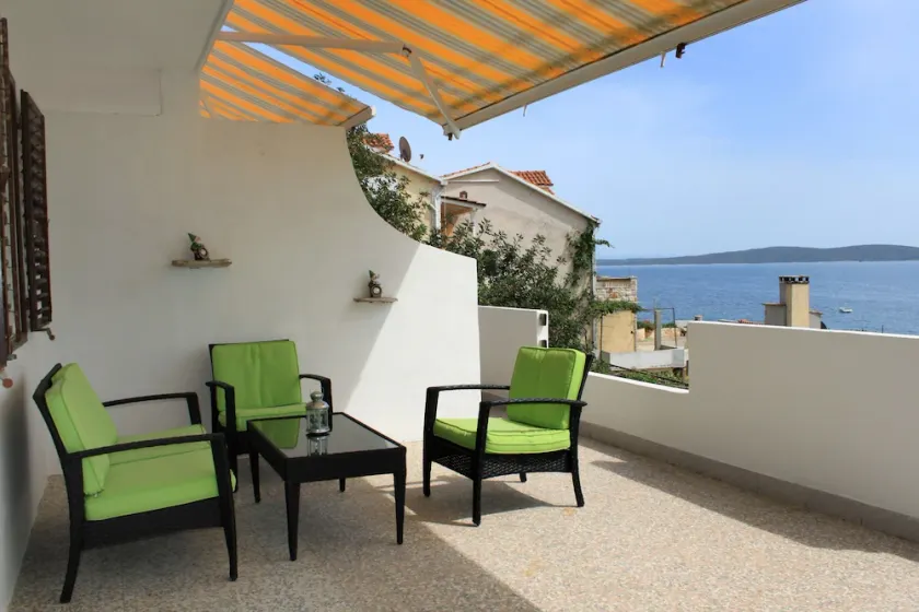 2-Zimmer-Ferienwohnung am Strand Ivan Dolac, Hvar (A-5709-b) - Image 1