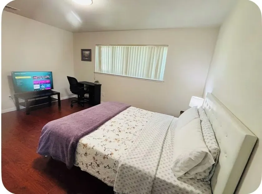 Cheerful home,4bedrooms,6beds,2baths,TV,Central AC - Image 1