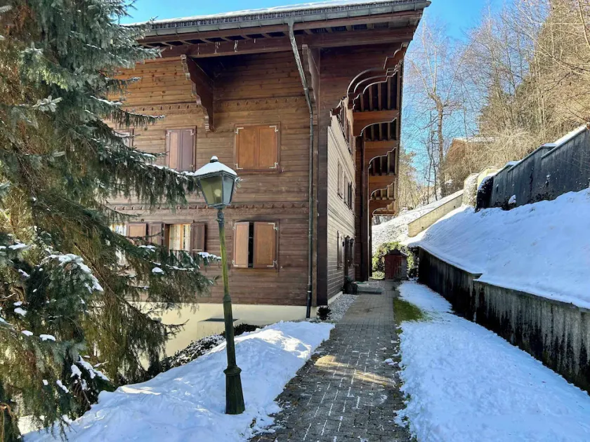 Beautiful Flat With Traditional Architecture - Image 1
