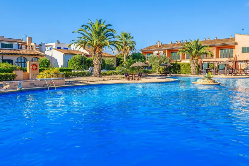Holiday Home \"Can Om\" with Garden, Terrace, Shared Pool & Wi-Fi - Image 1
