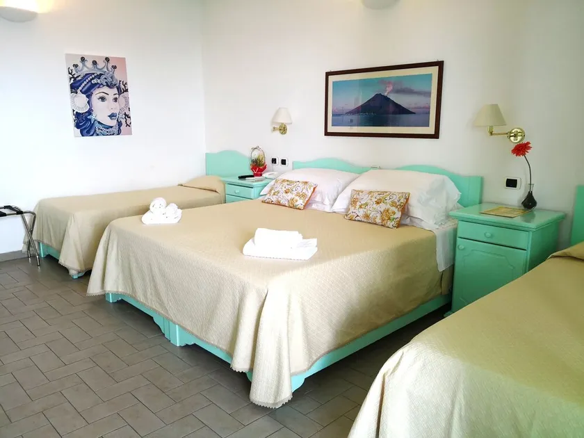 Standard Vierbettzimmer nur wenige Schritte vom Meer entfernt - Image 1