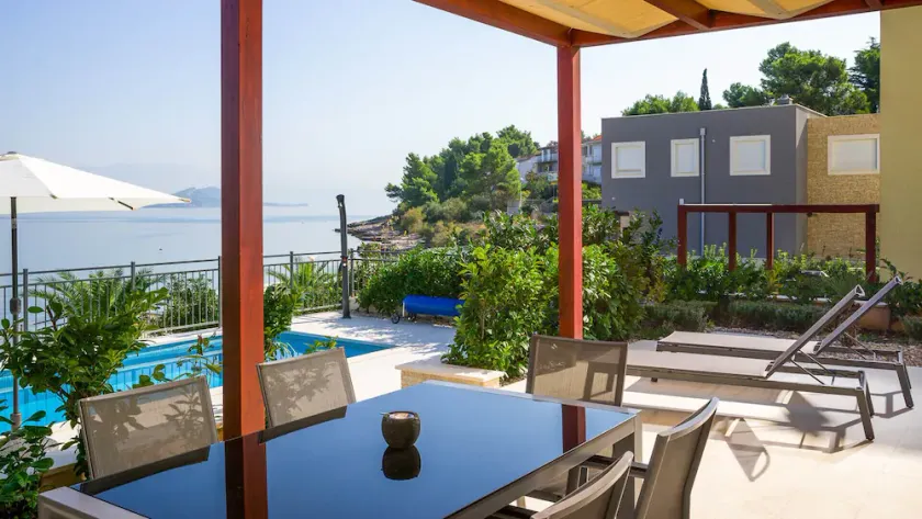 Luxury beachfront apartment Golden B1 with private pool EOS-CROATIA - Image 1