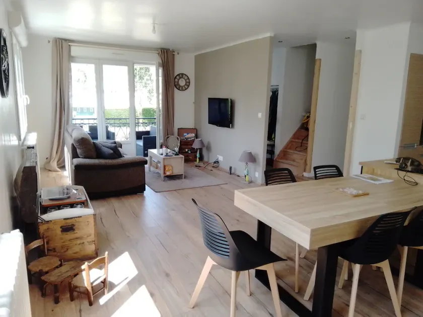 Spacious And Cosy 80 M House Located In Séné - Image 1