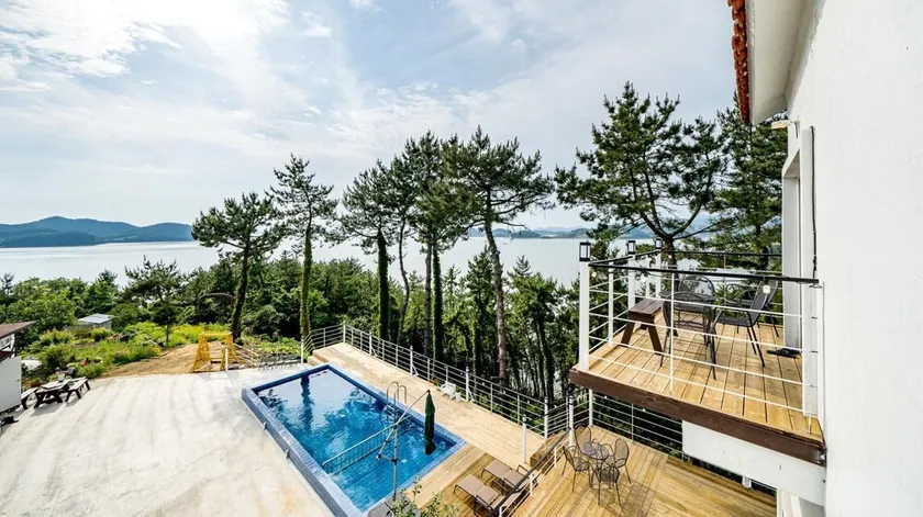 Yeosu Sky Pension - Image 1
