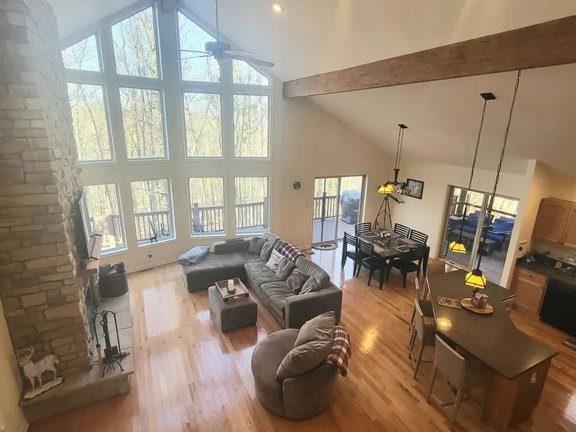 Luxurious Mountaintop Chalet / Cabin in 'The Woods Golf Resort':Access Amenities - Image 1