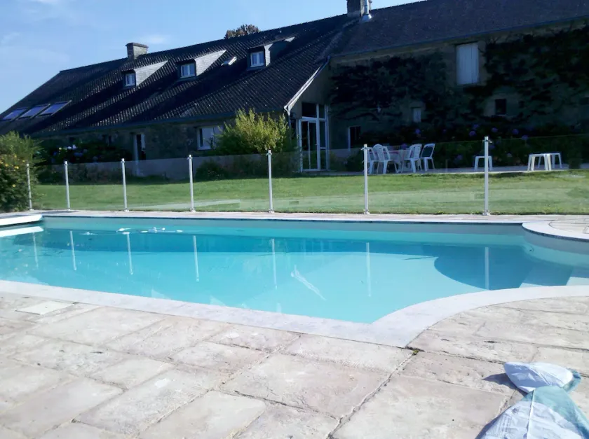 Longère piscine chauffée 11 couchages 5 chambres - Image 1