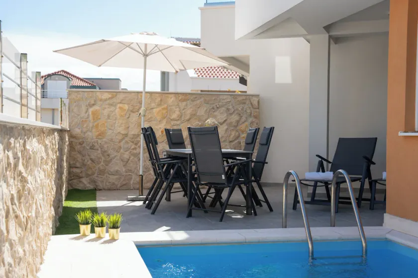 Funtastic Pool Villa Apartments - Image 1