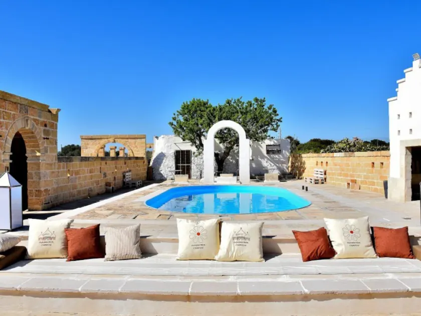 1900 farm with swimming pool, yard, olive grove, fruit trees and views of the sea - Image 1