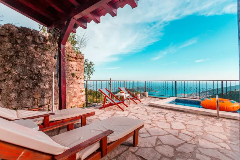 3BR Villa with Private Pool and Stunning Sea View - Image 1