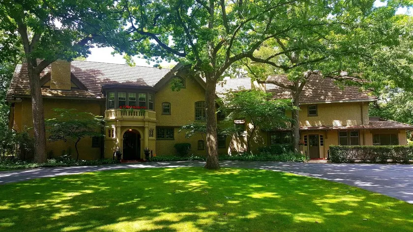 Smukke historiske Tudor Mansion med Lake Frontage - Image 1
