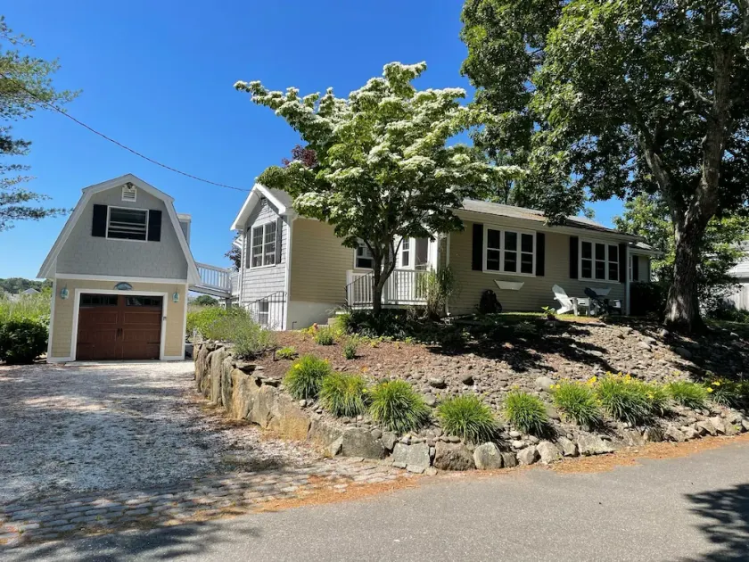The perfect Cape Cod beach house - walk to the beach! - Image 1