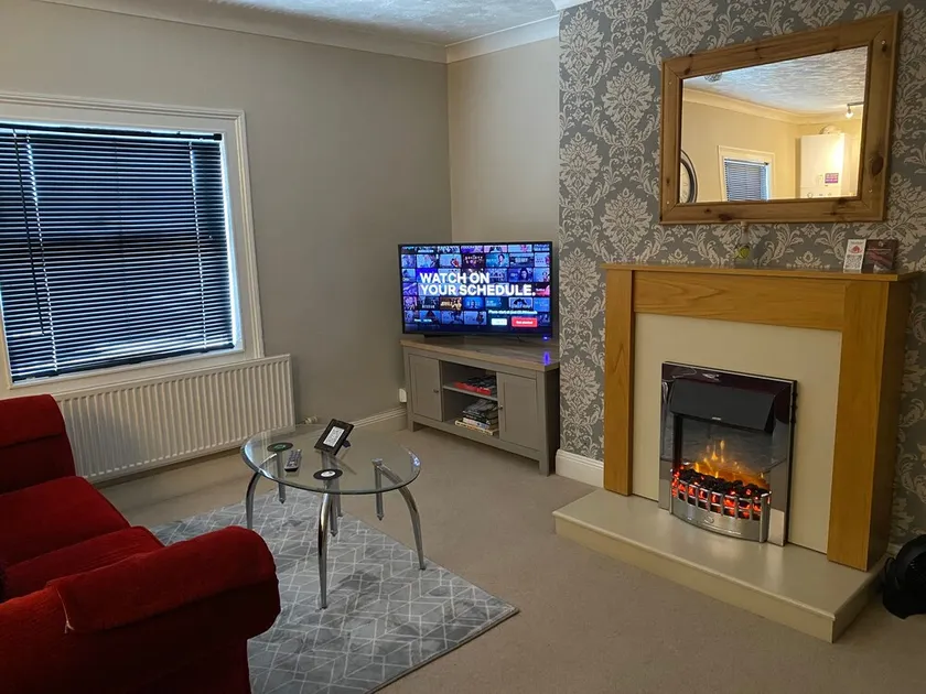 Bedford Town Contractors HQ, Park Your Van, Cosy Sleep, Fast Wifi - Image 1