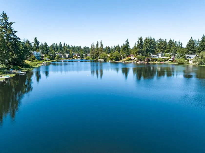 Lake Cabin - Image 1