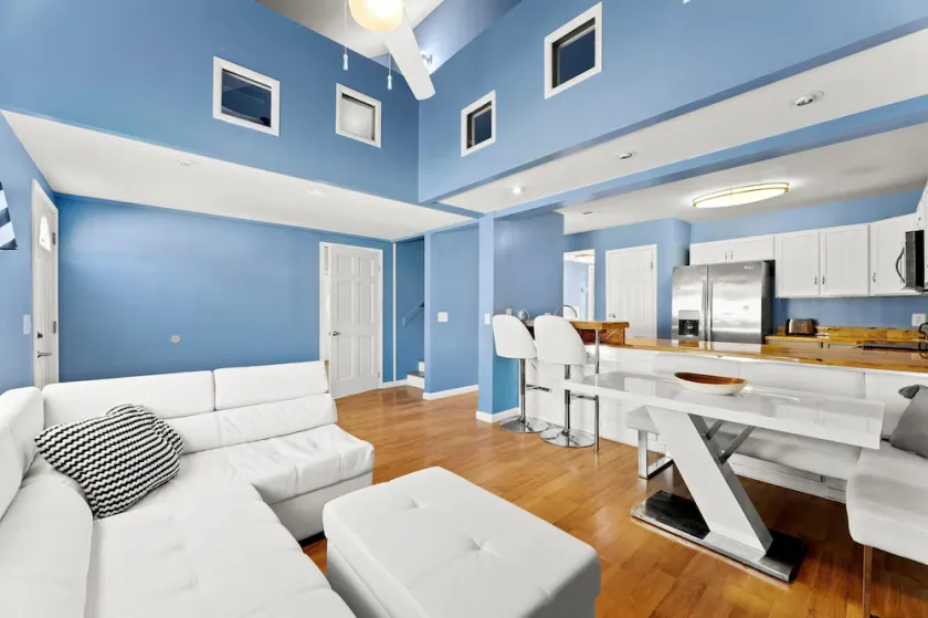 5218 Beach Dr C - Image 1