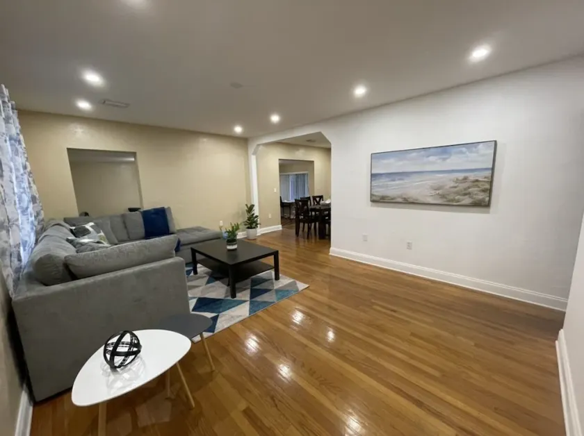 Cozy home, centrally located! - Image 1