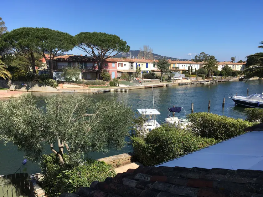 Rare, fisherman's house with 2 bedrooms, large terrace and mooring. - Image 1