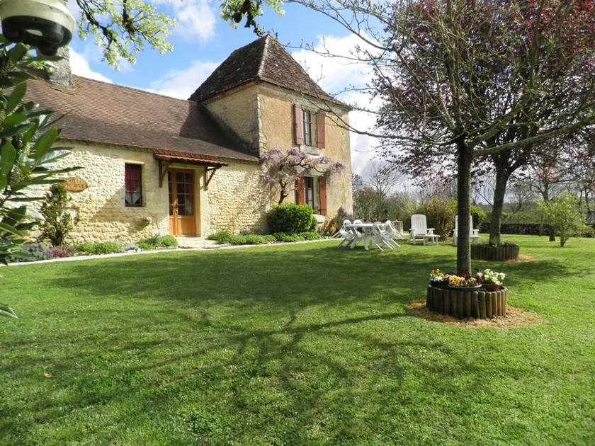 Renovated peaceful house near Lalinde, large garden - Image 1