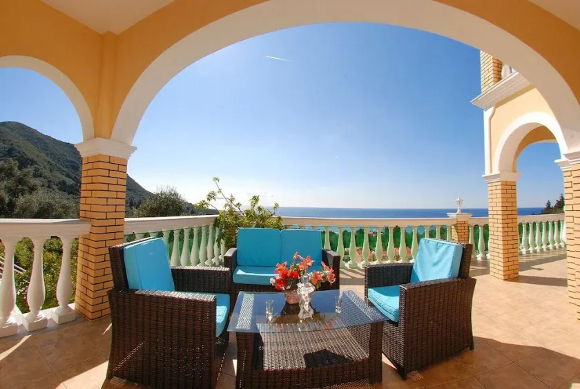 Private Villa with superb seaview, swimming pool, garden, parking, pet friendly - Image 1