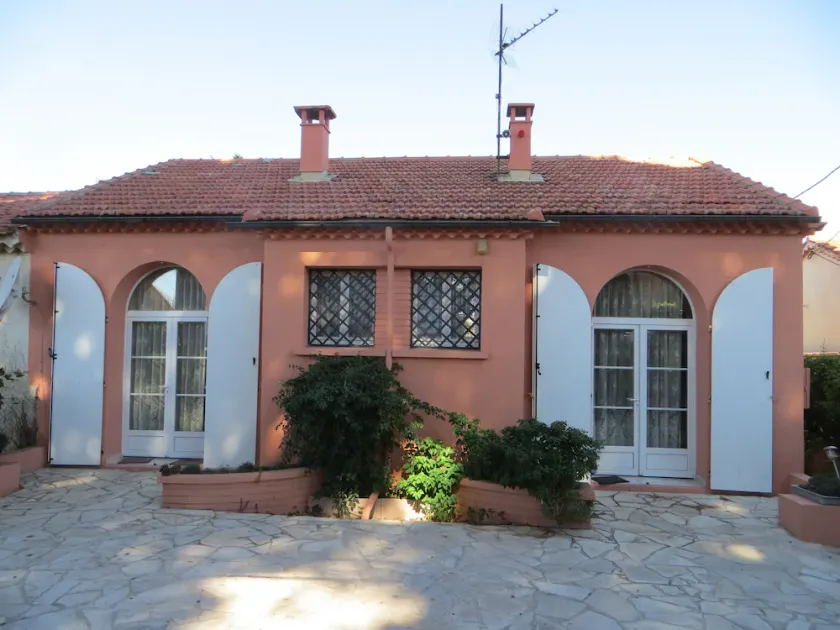 Calme maison de vacances avec 4 chambres à coucher près de la plage. Avec 2 places de parking dans la cour. - Image 1
