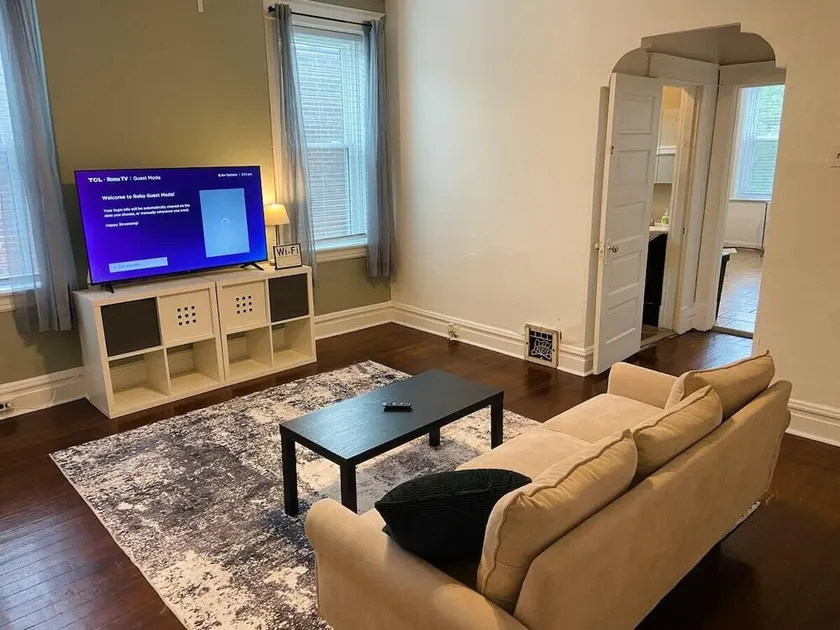 Comfortable 1BR Apartment - Laundry & Backyard - Image 1