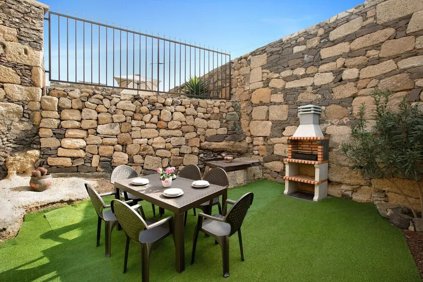 Vacation Home \"Villa Esperanza\" with Mountain View, Private Terrace & Wi-Fi - Image 1