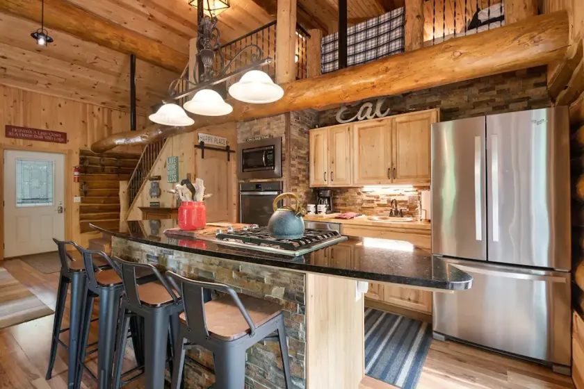 LOG CABIN w/ HOT TUB in BRAINERD - PARADISE NORTH - Image 1