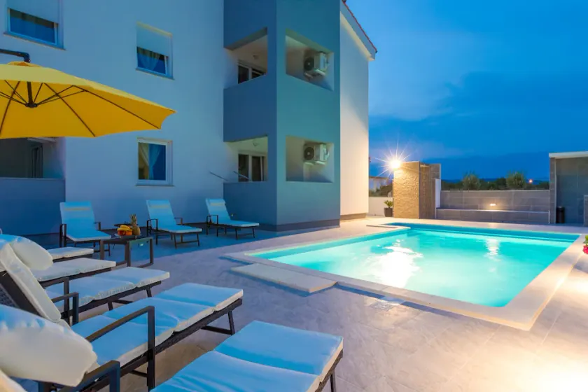 Comfort Apartment with Pool and Terrace - Image 1