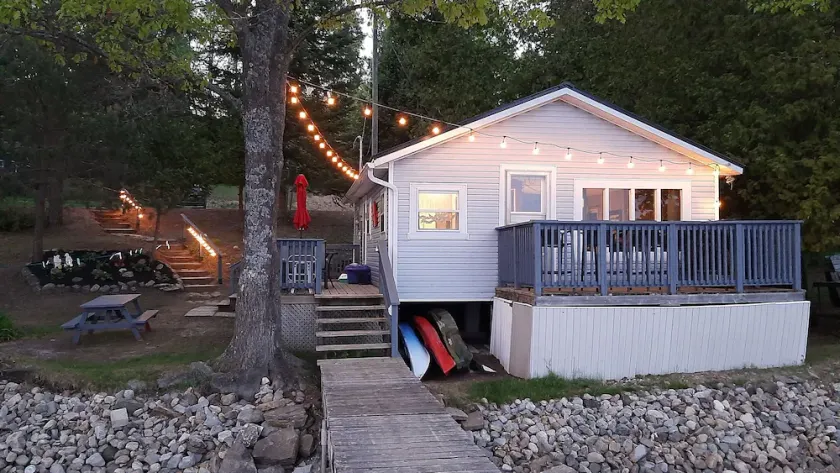 2 Waterfront Cottages on same property for 1 price - Image 1