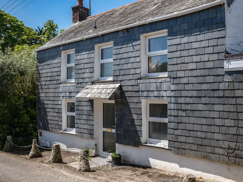 ST MICHAELS, pet friendly, character holiday cottage in Rock - Image 1