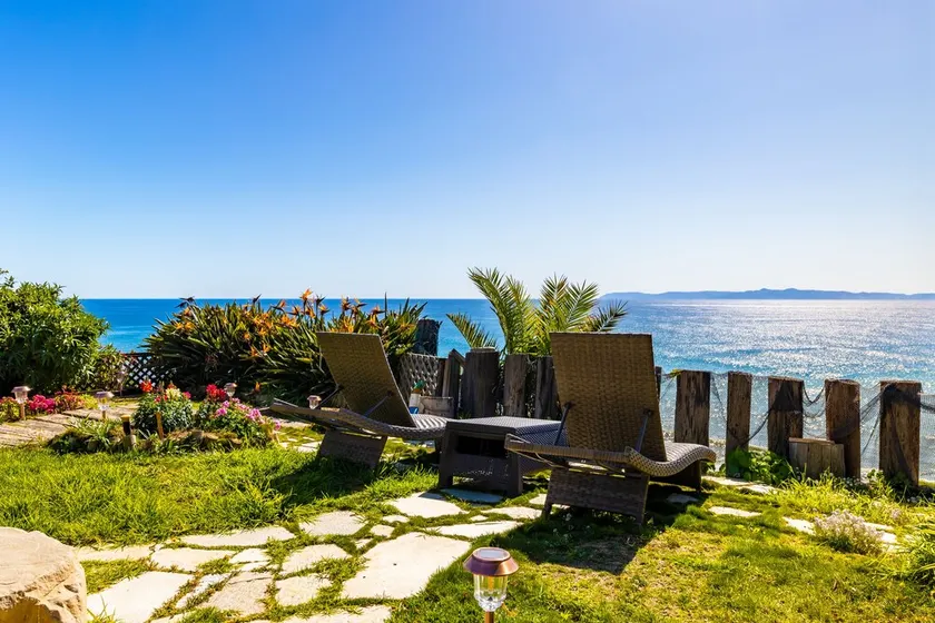 Oceanfront-2730 sqft w/SPA, HugeDeck+Garden+VIEWS - Image 1