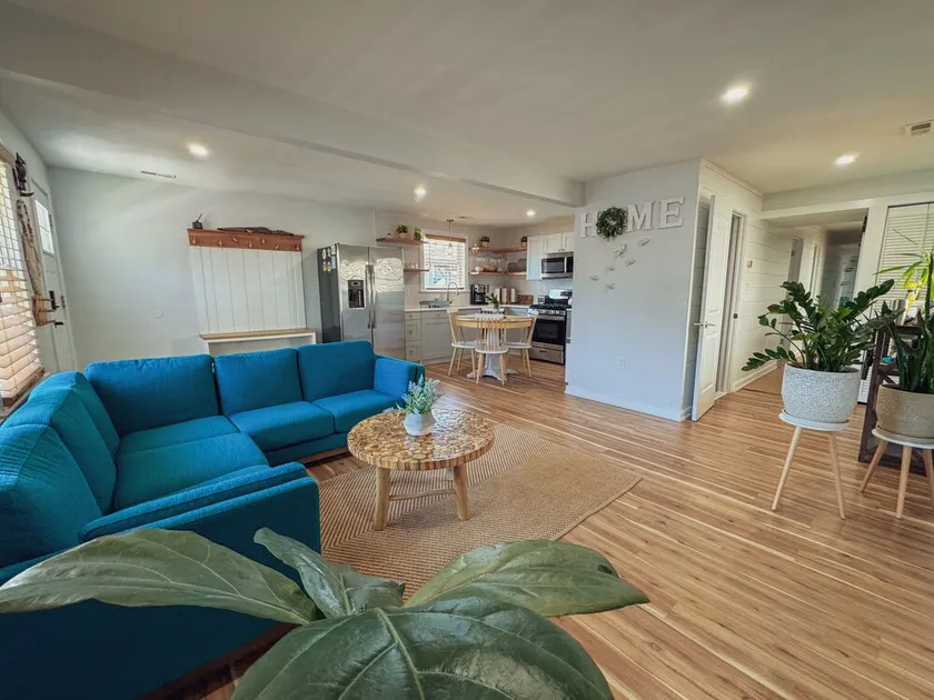Unique Wildwood 3 BR 1,5 BA Entire House in the Heart of Wildwood! - Image 1