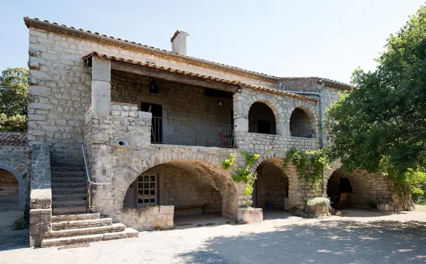 Independent Mas not overlooked with 10700m2 of enclosed park, 14x4 heated pool - Image 1