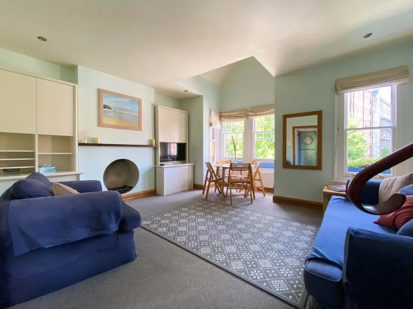 2 BEDROOM  APARTMENT, WEST LONDON - Image 1