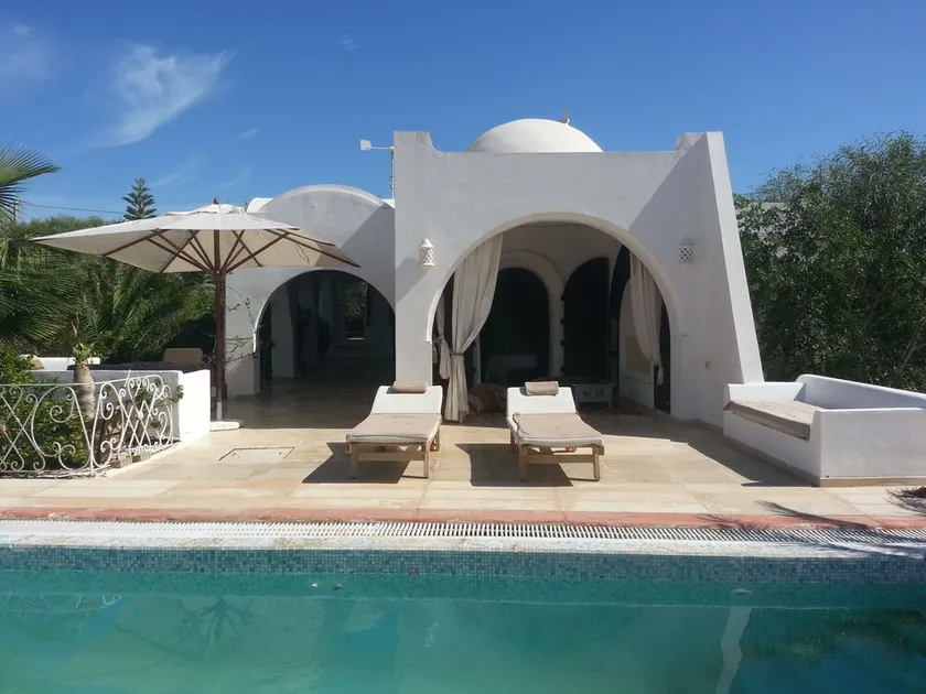Charming Eastern Residence mit privatem Pool nicht zu übersehen - Image 1