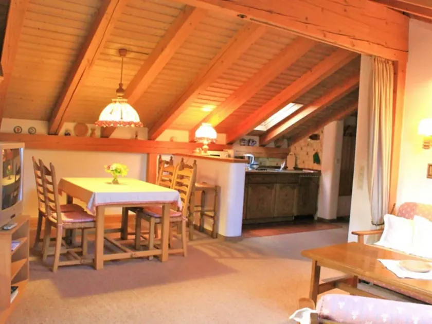 Apartment 50 sqm, balcony, kitchenette, 1 bedroom, 1 bed-sitting room - Image 1
