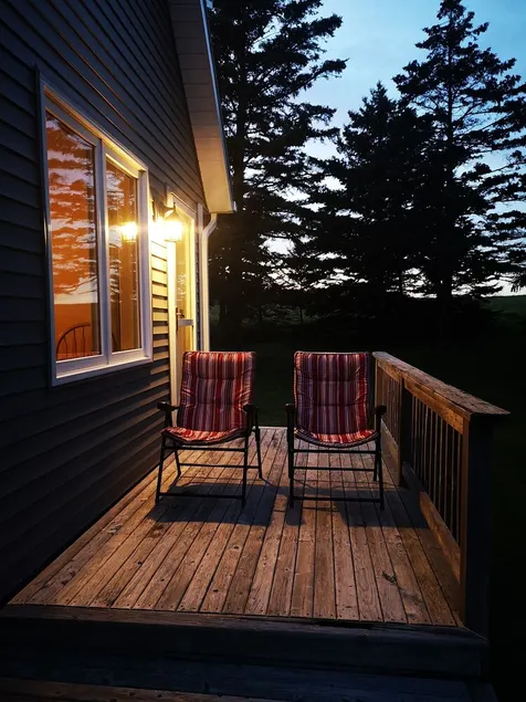 Adorable waterfront 1-bedroom place with BBQ grill - Image 1