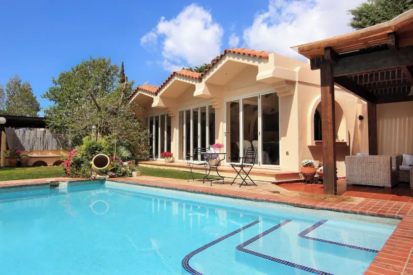 Oasis pool house in Lagonisi - Image 1