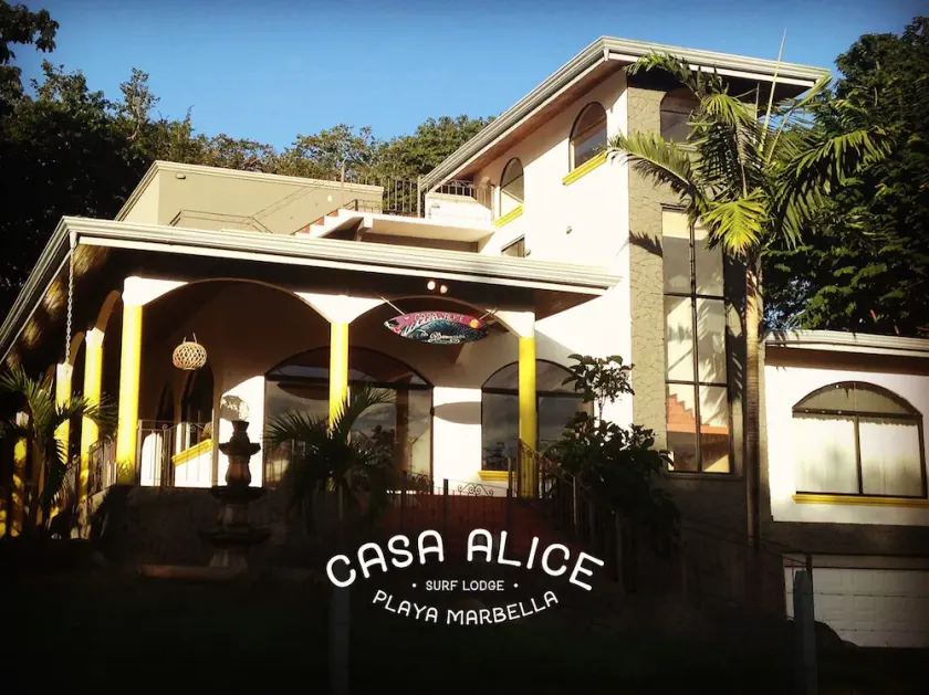 Casa Alice Surf Lodge - Image 1