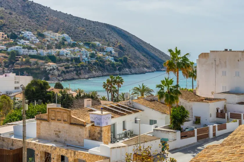 Apartamento Flora - 2 bed apartment, shared pool, minutes walk El Portet beach - Image 1