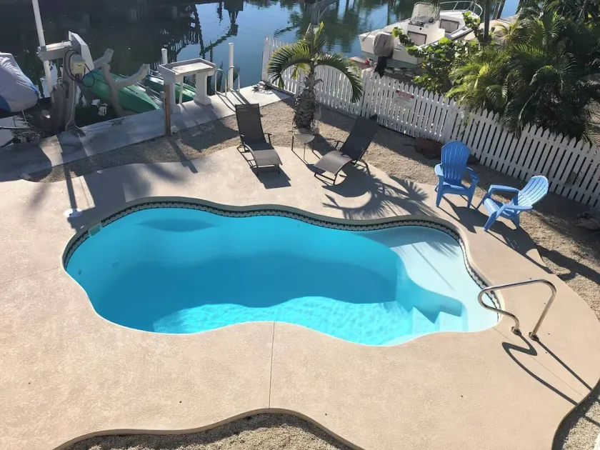 5 Pirates Hideaway - Canal Front Accueil avec piscine et digue pour votre bateau - Image 1