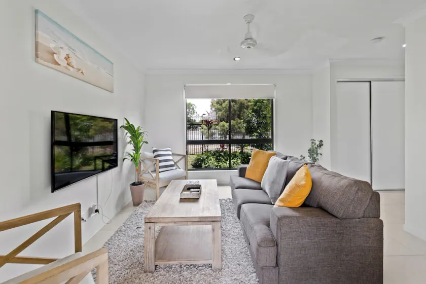 Beach Breeze Holiday House - Image 1