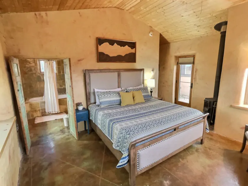 Sweet Adobe Convenient to Taos and Taos Ski Valley - Image 1