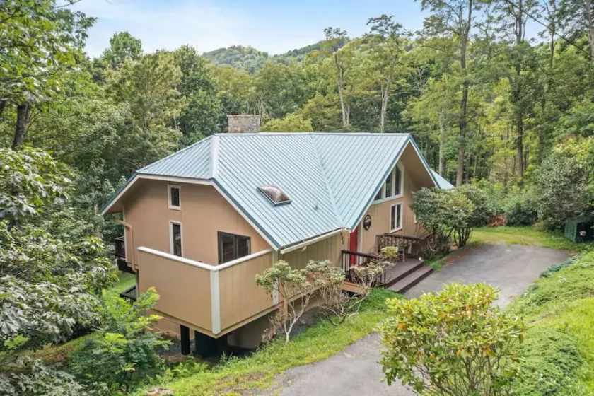 Lux Chalet with Amazing Views of Grandfather Mtn - Image 1