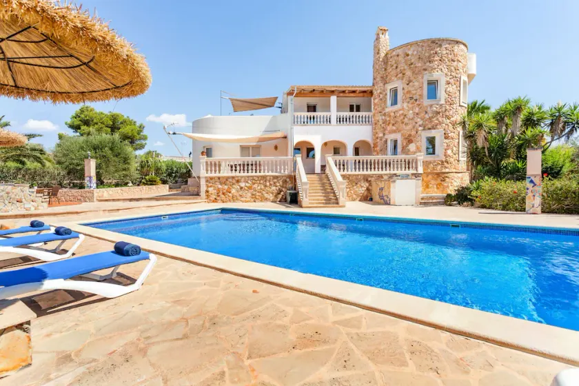 Can Flores Villa  Ferienhaus mit Pool perfekt für einen entspannten Urlaub nahe Cala Santanyi - Image 1