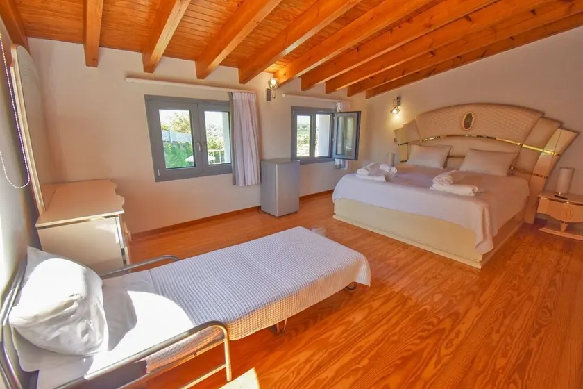 Villa Asteria - Five Bedroom Villa, Sleeps 12 - Image 1