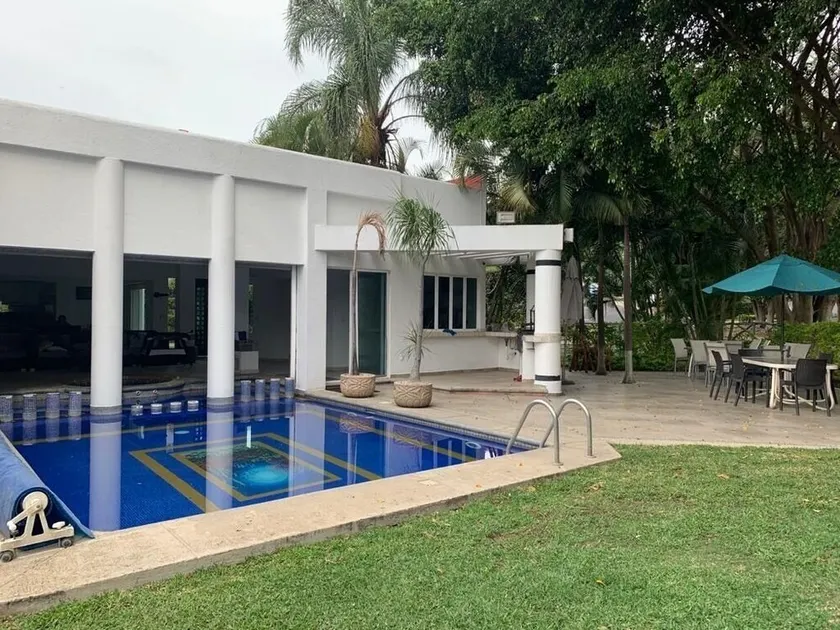 Villa Laurel<br>Hermosa casa vacacional Fraccionamiento Lomas de Cocoyoc <br>10 pax - Image 1