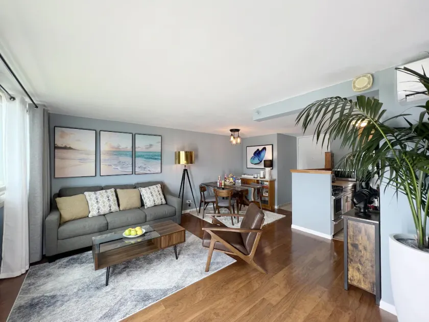 NEWLY Remodeled Upscale Design Central Waikiki - Image 1
