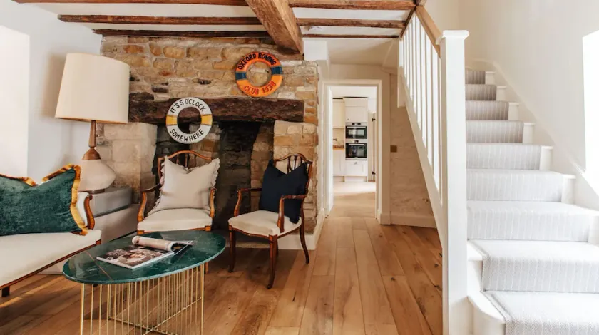 Elegant 4-Bed Family Home in the Cotswolds - Image 1