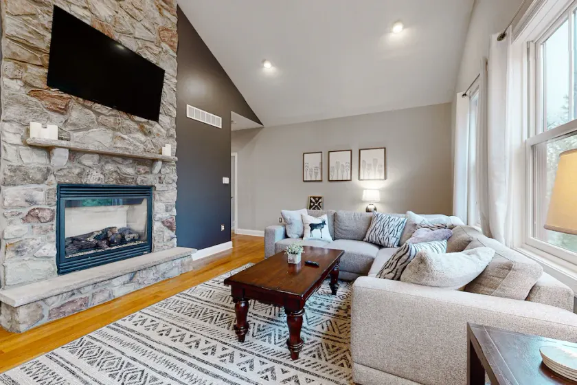Dog-friendly home with a hot tub & free lake club passes - walk to skiing & lake - Image 1